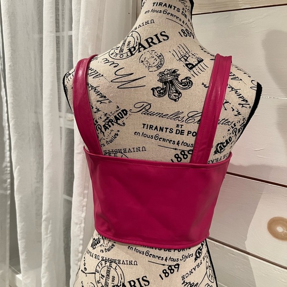 Sincerely Jules cropped hot pink polyurethane top, size M, EUC, clubbing, summer - Picture 2 of 7